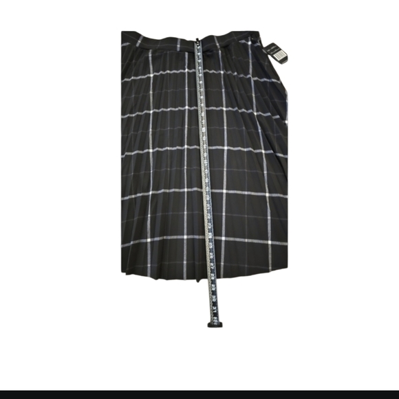 Pleated Black and White Plaid Skirt. 1XL - Picture 3 of 7